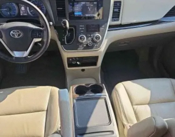 Toyota Sienna 2016 თბილისი