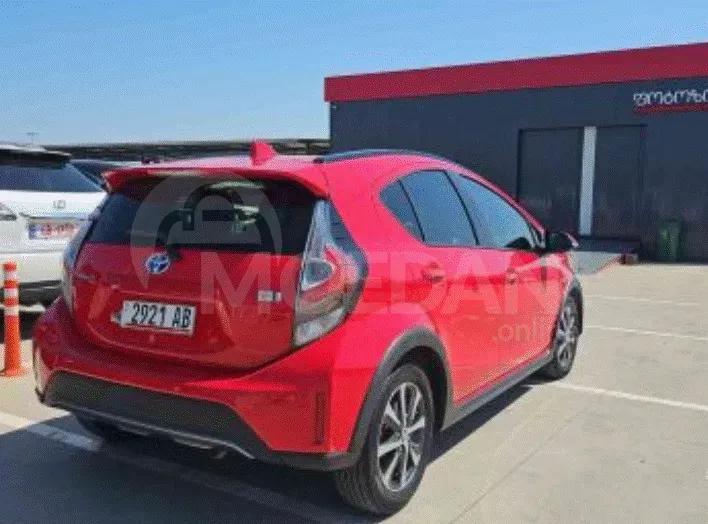 Toyota Prius C 1.5L 2018 Тбилиси - изображение 4