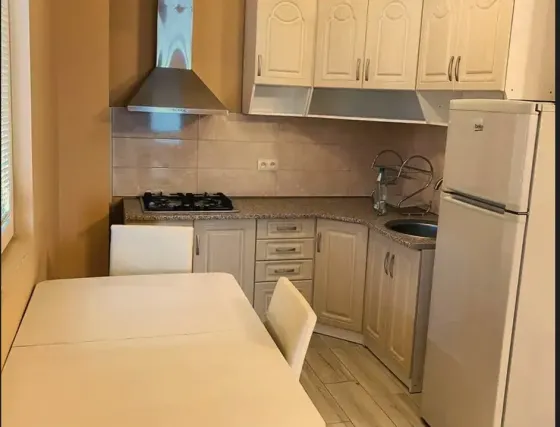 ქირავდება 3 ოთახიანი ბინა 80მ² 13/15 სართ თბილისი