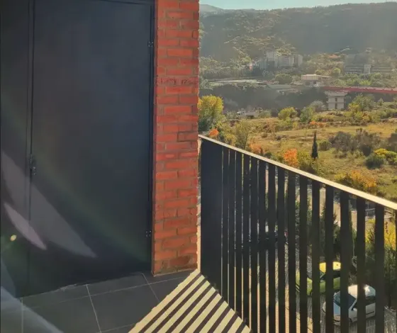 ქირავდება 2 ოთახიანი ბინა 45მ² 5/8 სართ თბილისი