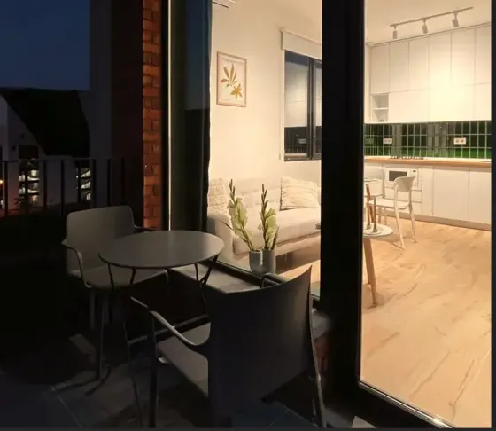 ქირავდება 2 ოთახიანი ბინა 45მ² 5/8 სართ თბილისი