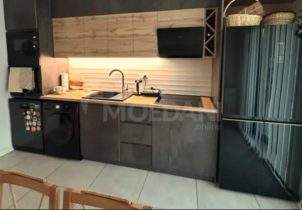 Продам 4-комн. квартиру 130м² 3/9 эт. Тбилиси - изображение 1