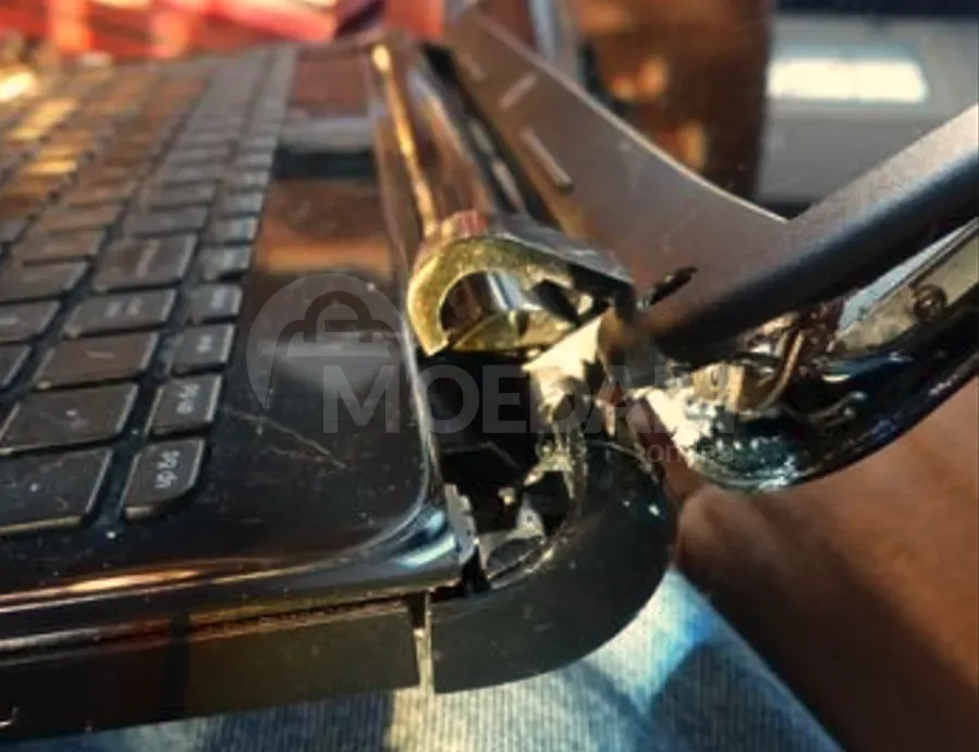 Repair of broken laptop lid and hinges Tbilisi - photo 2