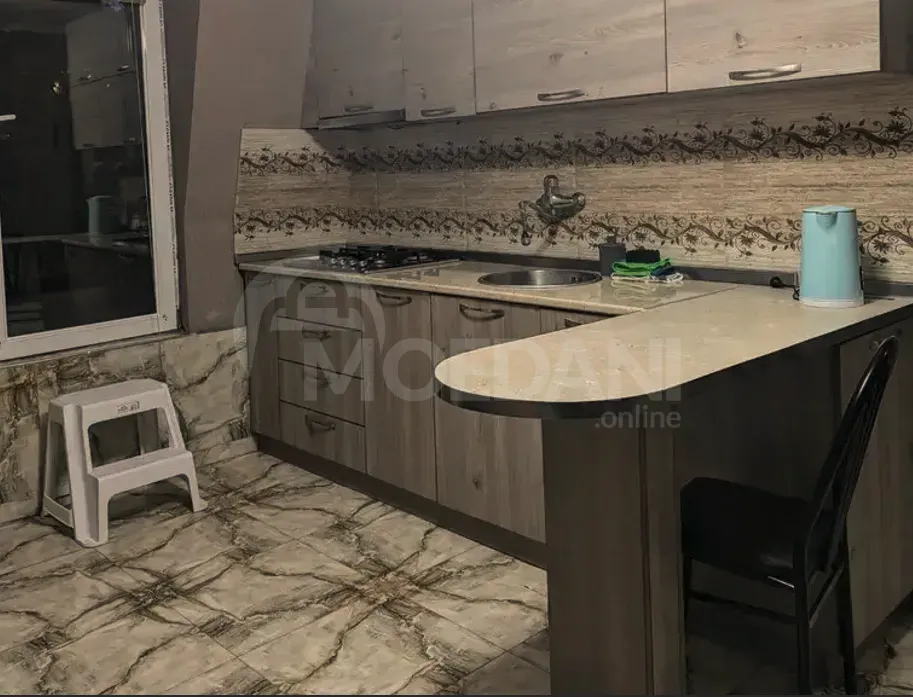 ქირავდება 2 ოთახიანი ბინა 40მ² 6/6 სართ თბილისი - photo 1