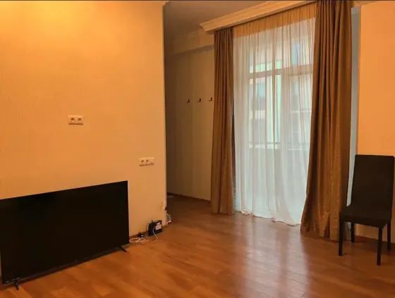 ქირავდება 3 ოთახიანი ბინა 80მ² 5/23 სართ თბილისი