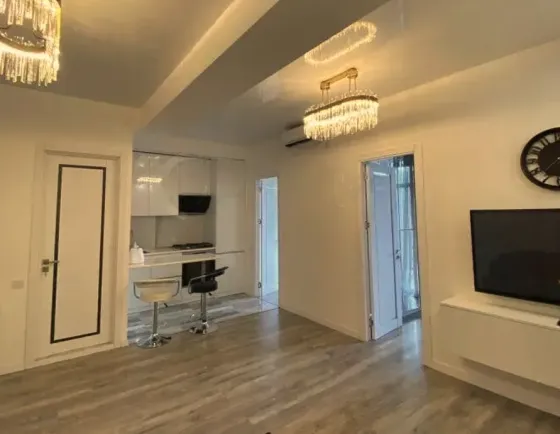 ქირავდება 3 ოთახიანი ბინა 70მ² 17/18 სართ თბილისი