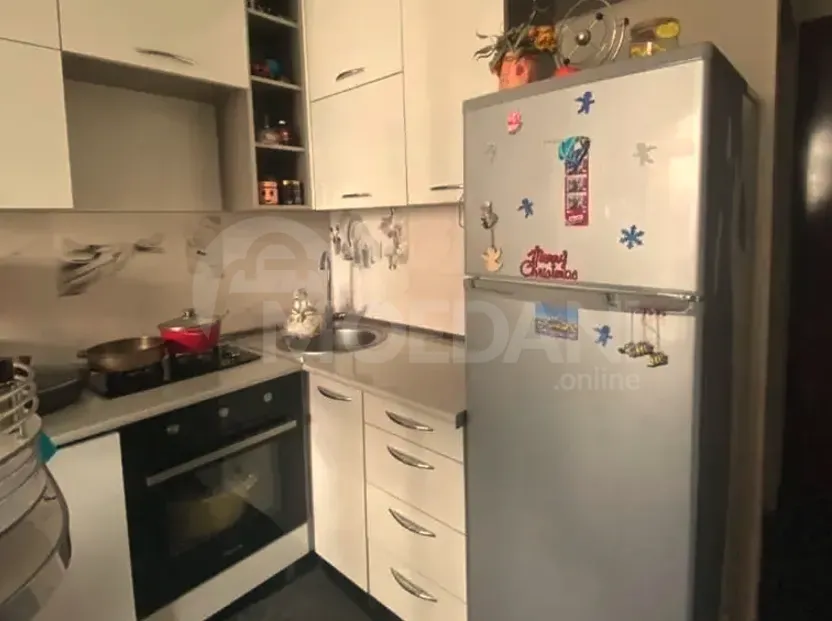 იყიდება 3 ოთახიანი ბინას 53მ² 4/8 სართ თბილისი - photo 1