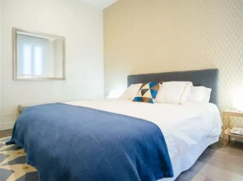 Apartments For Rent three-room 140м² 6/9 floor Tbilisi - photo 1