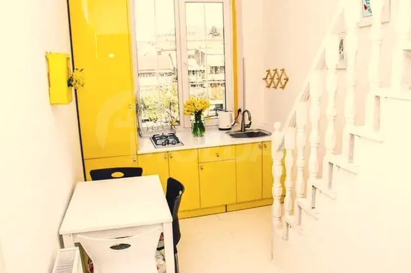 ქირავდება 2 ოთახიანი ბინა 50მ² 4/4 სართ თბილისი - photo 1