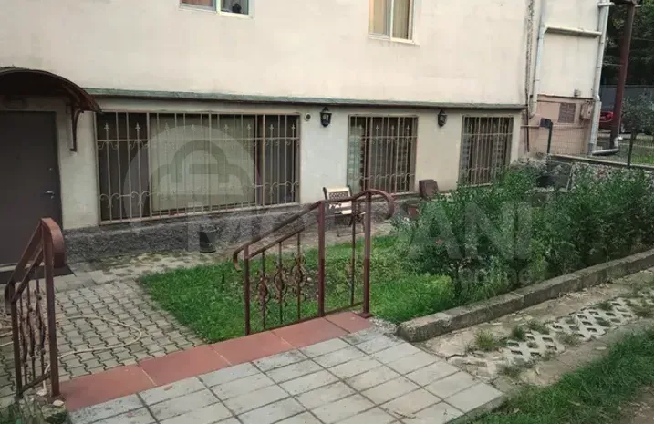 Продам 4-комн. квартиру 110м² 1/5 эт. Тбилиси - изображение 1