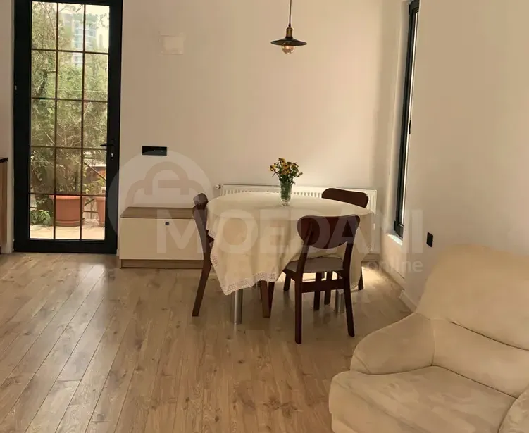 ქირავდება 2 ოთახიანი ბინა 60მ² 1/1 სართ თბილისი - photo 1