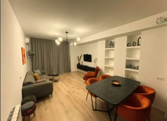 ქირავდება 3 ოთახიანი ბინა 100მ² 6/10 სართ თბილისი