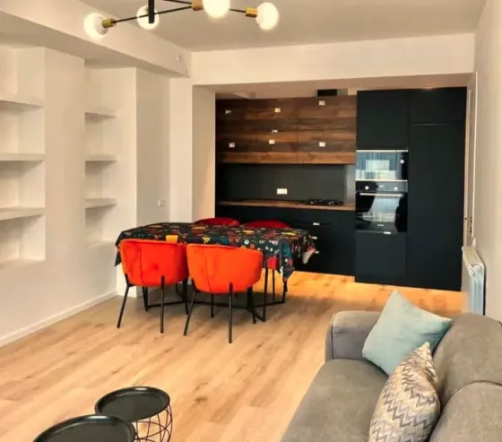 ქირავდება 3 ოთახიანი ბინა 100მ² 6/10 სართ თბილისი