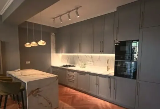 ქირავდება 3 ოთახიანი ბინა 125მ² 12/20 სართ თბილისი