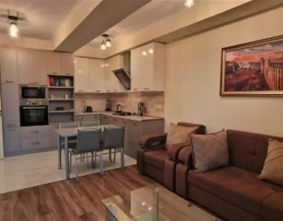 ქირავდება 3 ოთახიანი ბინა 80მ² 7/23 სართ თბილისი