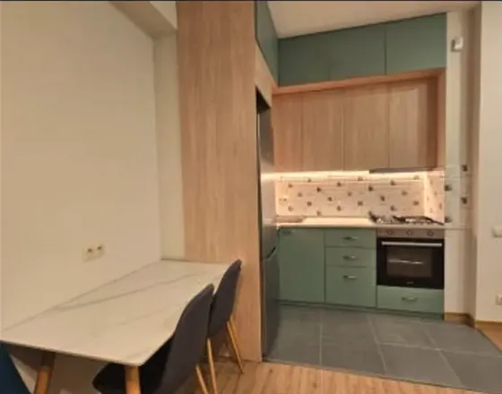 ქირავდება 2 ოთახიანი ბინა 50მ² 4/12 სართ თბილისი