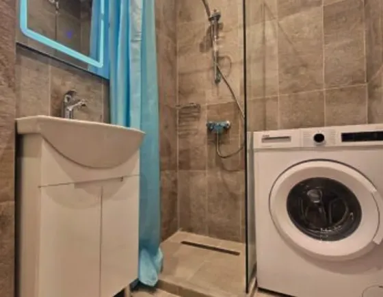 ქირავდება 2 ოთახიანი ბინა 50მ² 4/12 სართ თბილისი