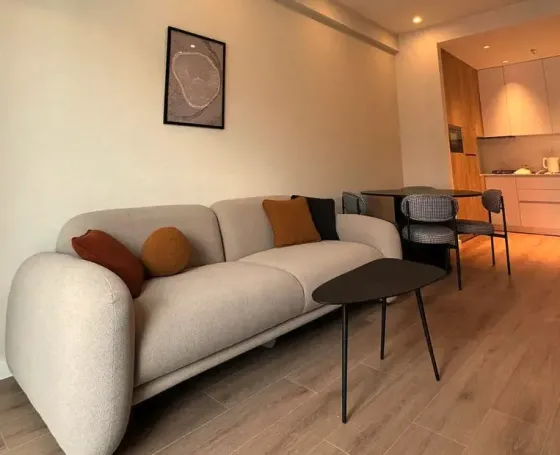 ქირავდება 2 ოთახიანი ბინა 60მ² 3/5 სართ თბილისი