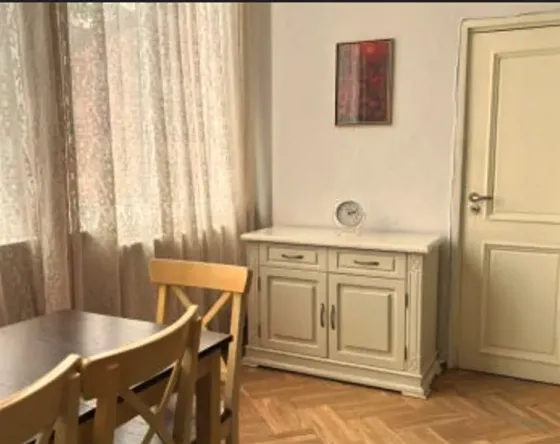 ქირავდება 3 ოთახიანი ბინა 93მ² 3/5 სართ თბილისი