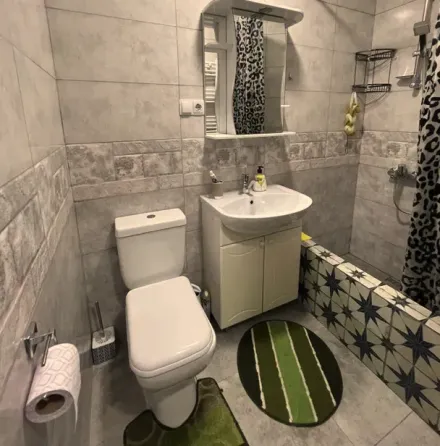 ქირავდება 2 ოთახიანი ბინა 40მ² 4/5 სართ თბილისი