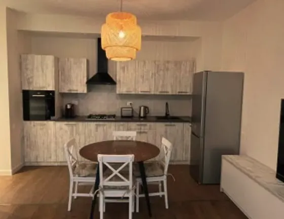 ქირავდება 2 ოთახიანი ბინა 60მ² 2/8 სართ თბილისი