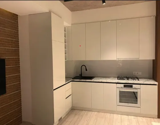 ქირავდება 2 ოთახიანი ბინა 60მ² 2/20 სართ თბილისი