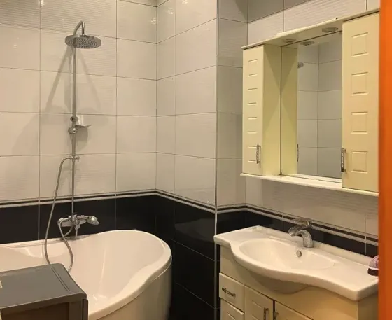 Apartments For Rent three-room 80м² 1/3 floor Tbilisi