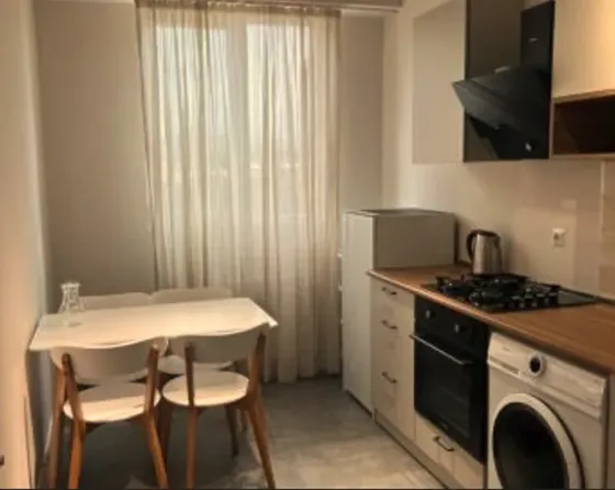 ქირავდება 2 ოთახიანი ბინა 60მ² 3/8 სართ თბილისი