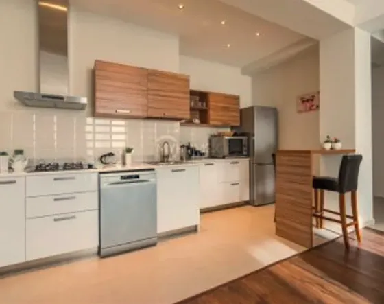 ქირავდება 5 ოთახიანი ბინა 120მ² 8/12 სართ თბილისი