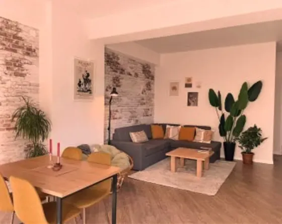 ქირავდება 2 ოთახიანი ბინა 72მ² 2/12 სართ თბილისი