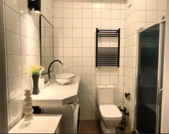 ქირავდება 2 ოთახიანი ბინა 72მ² 2/12 სართ თბილისი