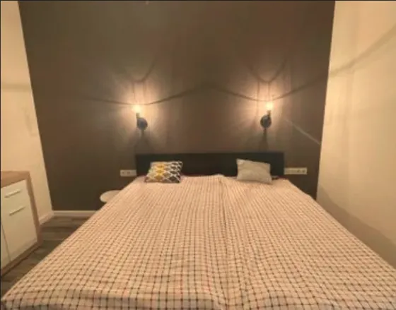 ქირავდება 2 ოთახიანი ბინა 60მ² 12/12 სართ თბილისი