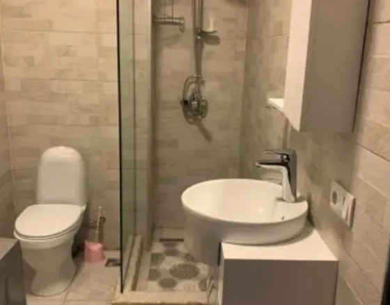 ქირავდება 2 ოთახიანი ბინა 8მ² 4/8 სართ თბილისი