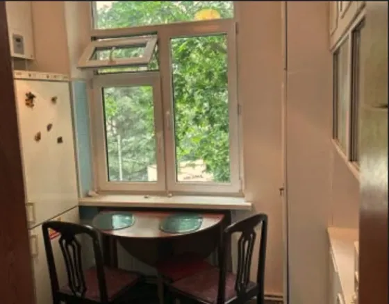 ქირავდება 2 ოთახიანი ბინა 40მ² 3/5 სართ თბილისი