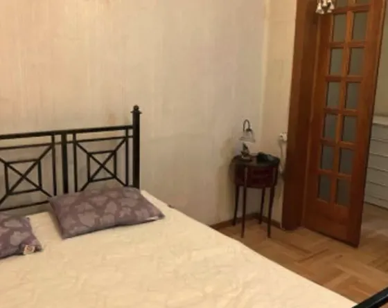 ქირავდება 2 ოთახიანი ბინა 40მ² 3/5 სართ თბილისი