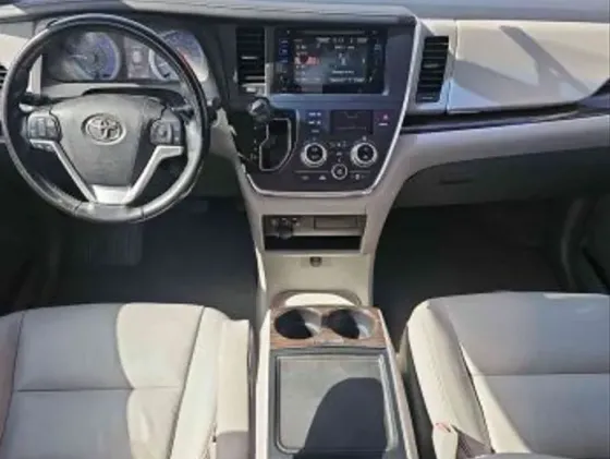 Toyota Sienna 2016 თბილისი