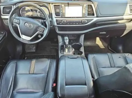 Toyota Highlander 2017 თბილისი