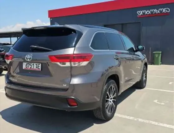 Toyota Highlander 2017 თბილისი