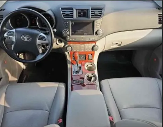 Toyota Highlander 2014 თბილისი