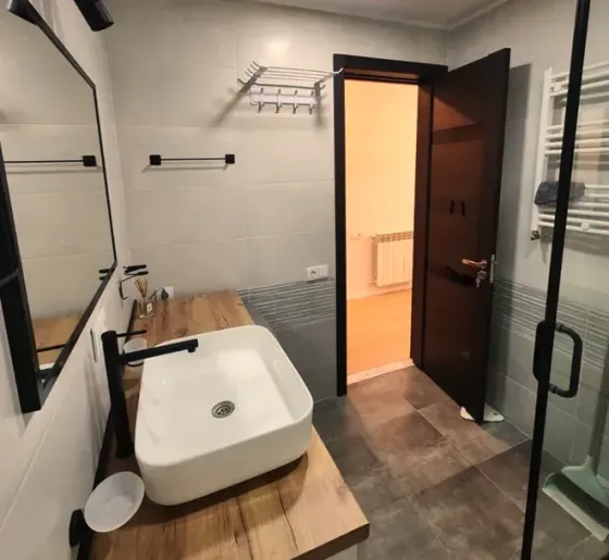 ქირავდება 2 ოთახიანი ბინა 67მ² 8/15 სართ თბილისი