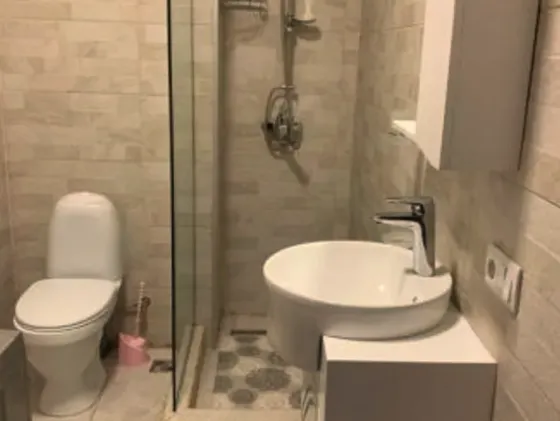 ქირავდება 2 ოთახიანი ბინა 8მ² 4/8 სართ თბილისი