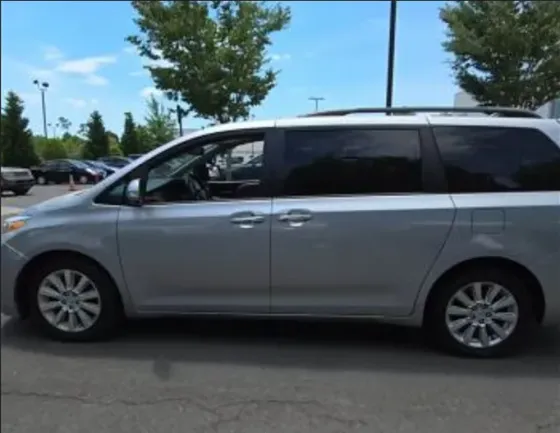 Toyota Sienna 2016 თბილისი