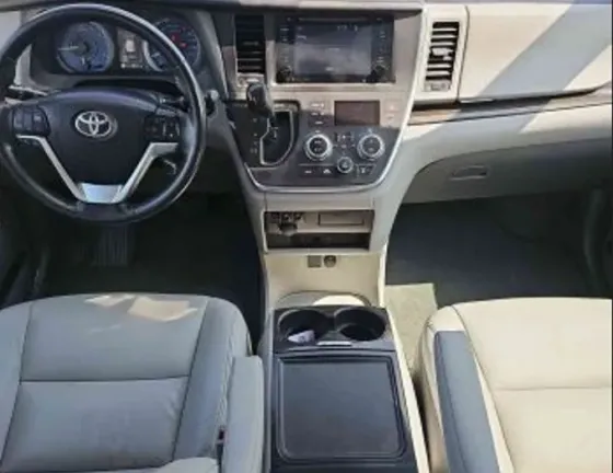 Toyota Sienna 2016 თბილისი