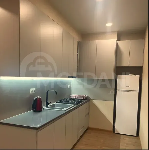 ქირავდება 2 ოთახიანი ბინა 45მ² 5/6 სართ თბილისი - photo 1