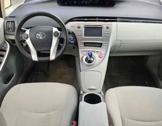 Toyota Prius 2015 თბილისი