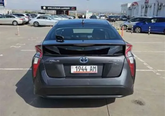 Toyota Prius 2016 თბილისი