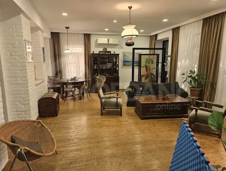 Продам 5-комн. квартиру 275м² 1/2 эт. Тбилиси - изображение 1