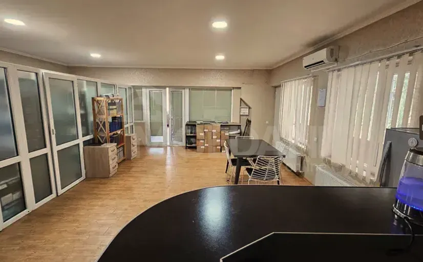 Იყიდება უნივერსალური კომერციული ფართი დიღმის მასივში თბილისი - photo 1