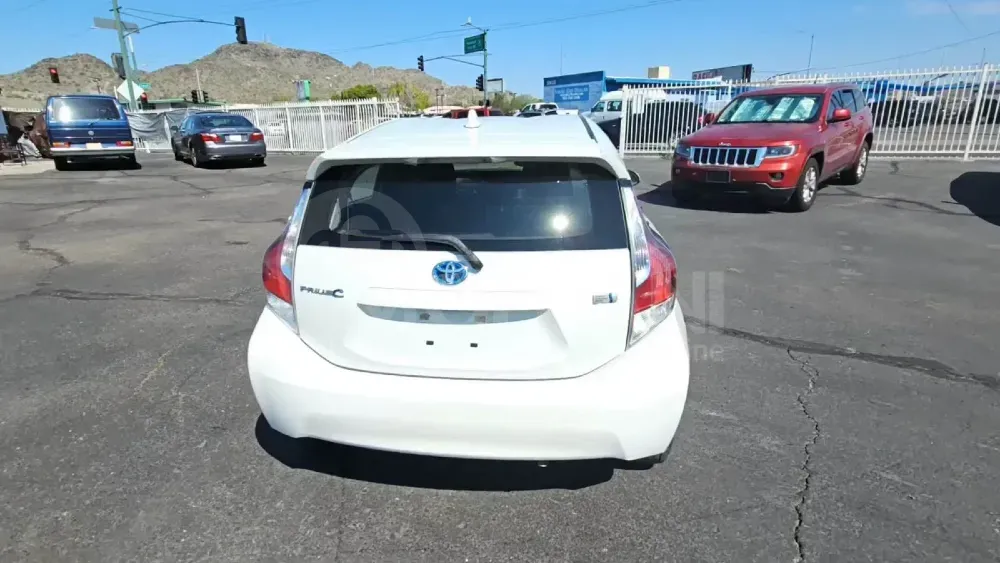 Toyota Prius C 1.5L 2016 Тбилиси - изображение 2