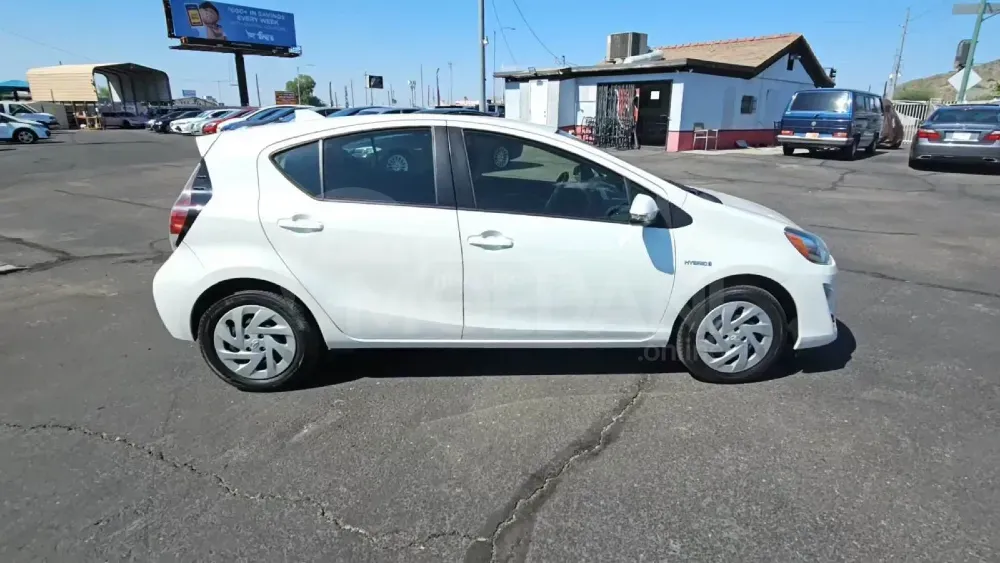 Toyota Prius C 1.5L 2016 Тбилиси - изображение 3